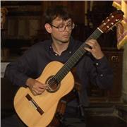 Enseignant en école de musique et diplômé de différents Conservatoires donne des cours de guitare classique